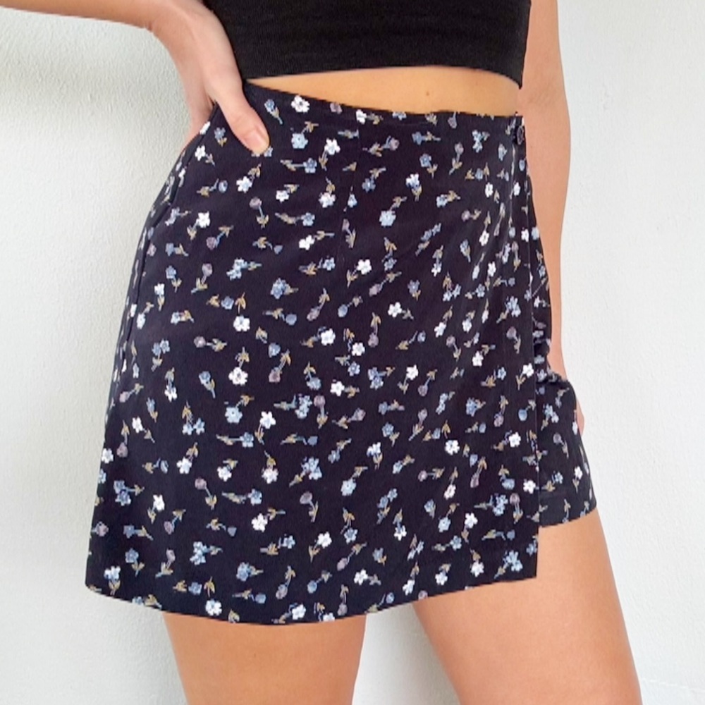 Vintage My Michelle navy blue floral high rise skort style mini skirt size XS/S